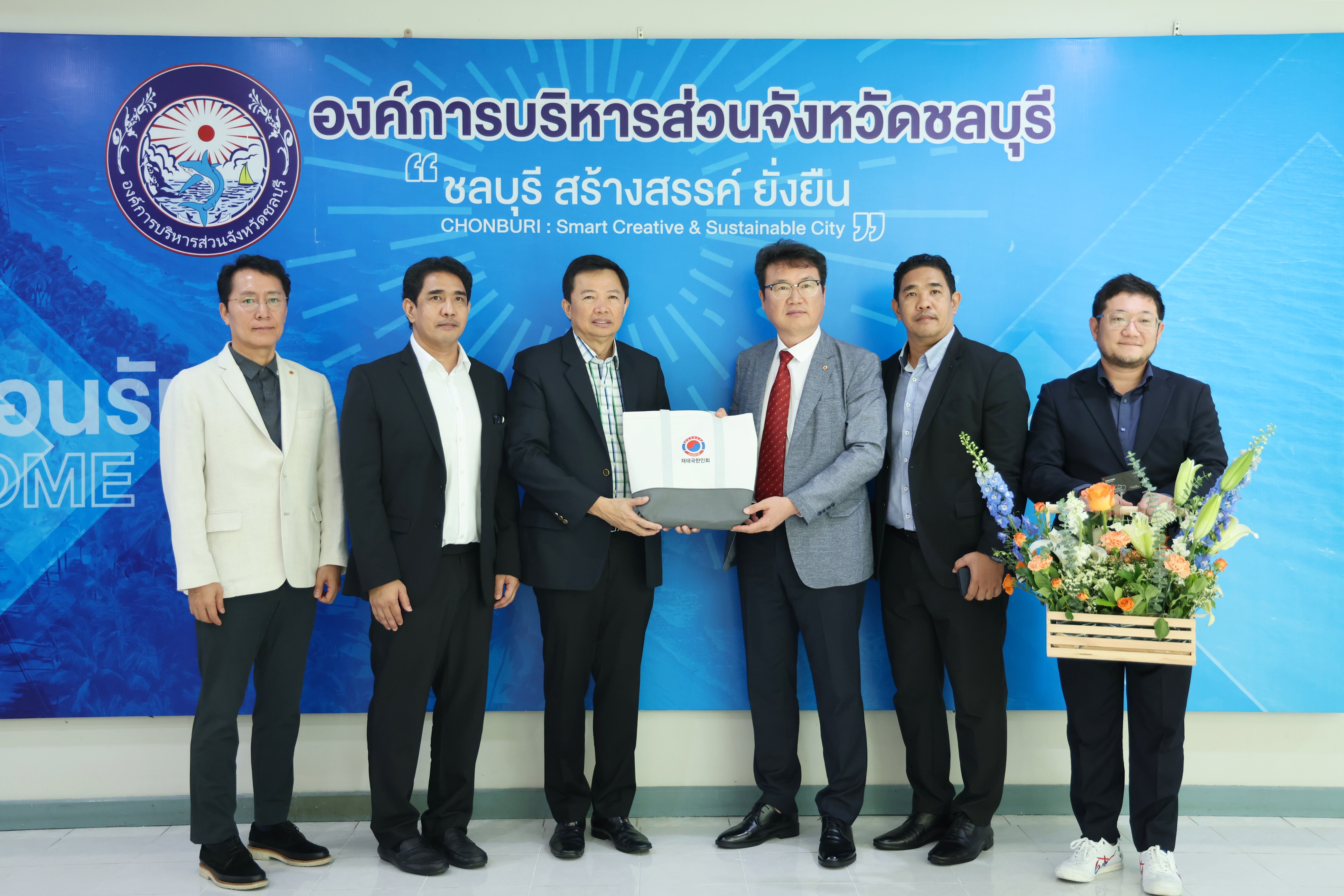 สมาคมเกาหลีแห่งประเทศไทยและคณะฯ ได้เข้าพบ นายวิทยา คุณปลื้ม นายกองค์การบริหารส่วนจังหวัดชลบุรี ร่วมแสดงความยินดีและพูดคุยหารือแนวทางในการดำเนินงานในอนาคต